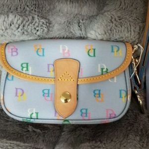💎Dooney N Bourke wristlet💎